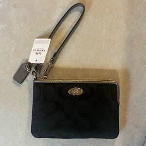 Coach wristlet nwt